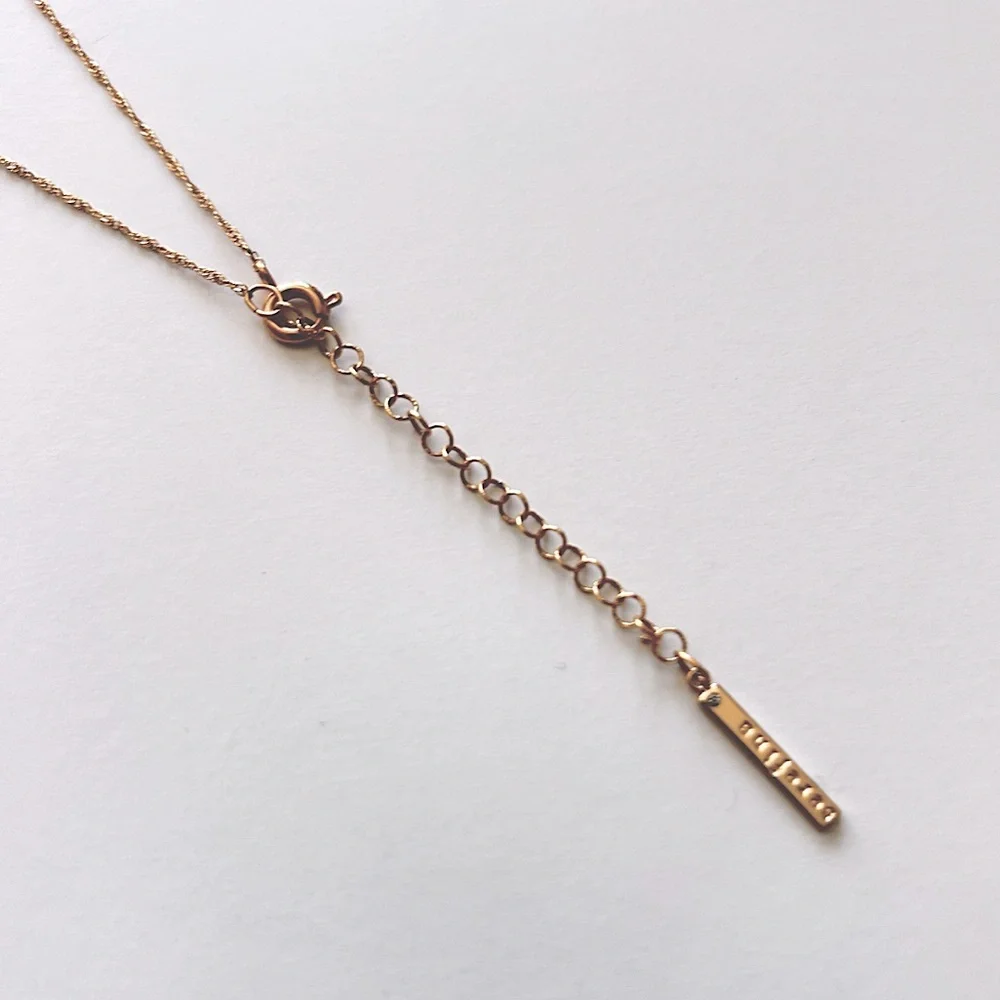 New Club Monaco Serefina Short Twist Necklace Gold - Picture 2 of 6